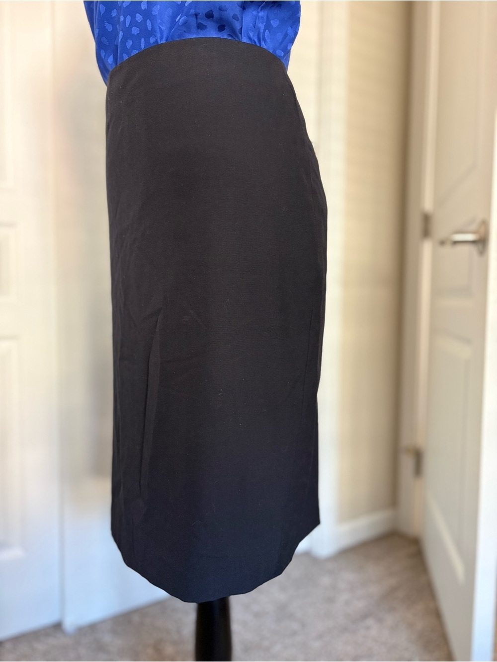 Ann Taylor Black Knee Length Pencil Skirt - Office, Classic, Closet Staple - Picture 6 of 12